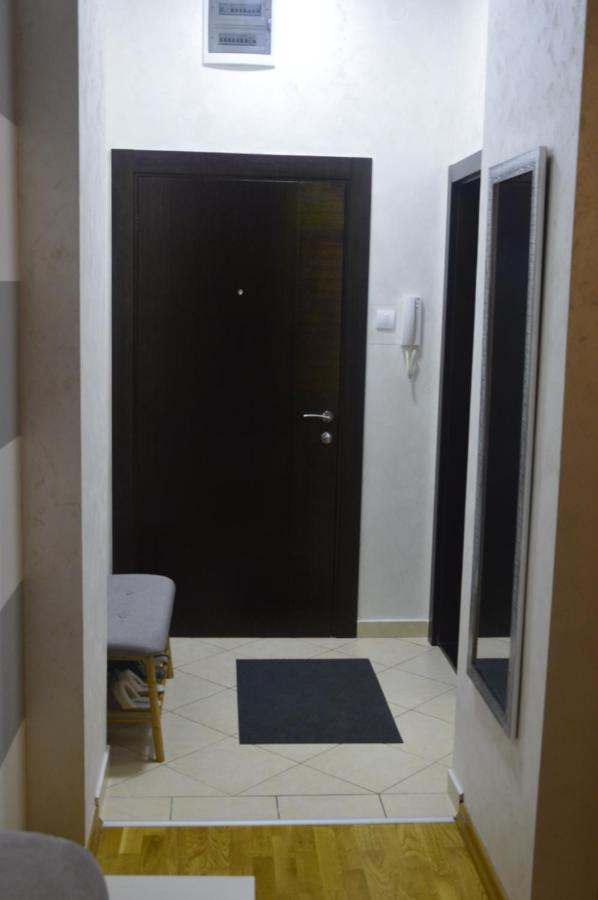 Teodora Lux Apartman Free Privat Parking Apartment Novi Sad Exterior photo